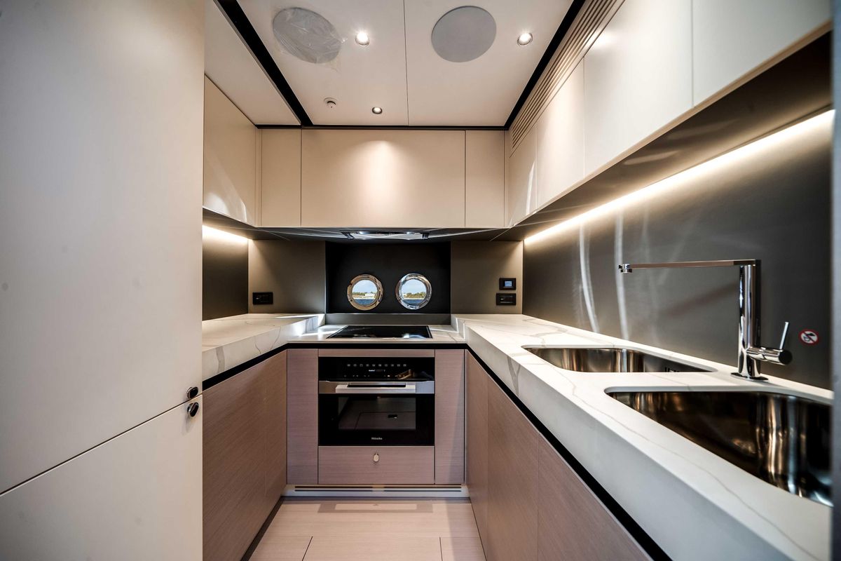 2025 Azimut 80 