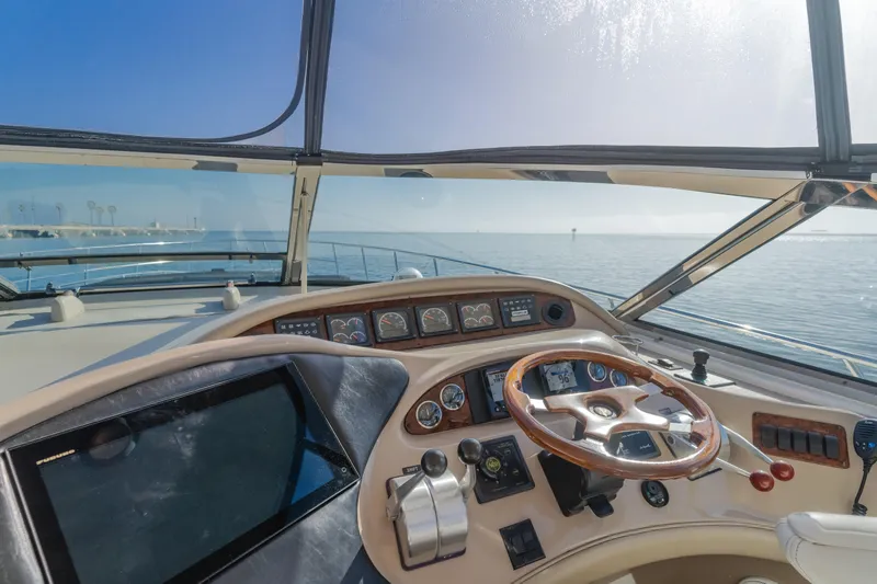 Ranger Yacht Photos Pics Helm of 2000 Sea Ray 540 Sundancer yacht with ocean view.