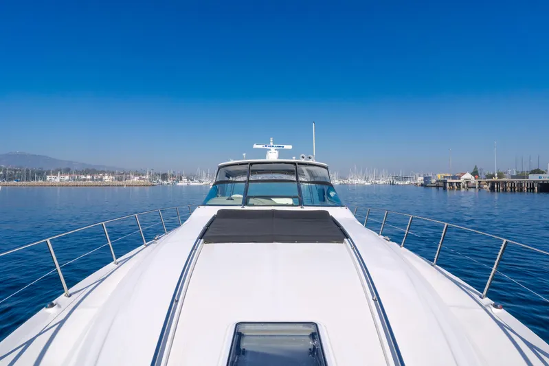 Ranger Yacht Photos Pics Sea Ray 540 Sundancer 2000 yacht cruising in a serene marina under clear blue skies.