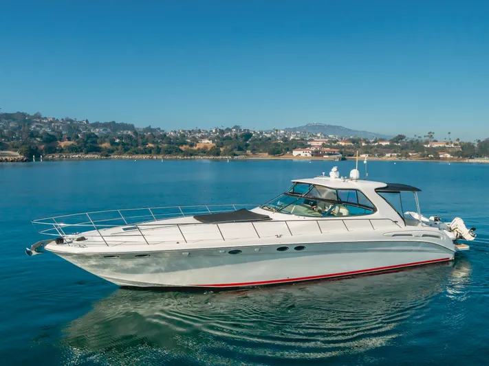 Ranger Yacht Photos Pics 2000 Sea Ray 540 Sundancer yacht cruising on a serene lake.