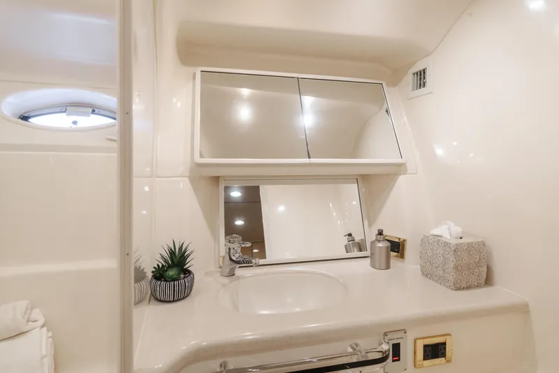 Ranger Yacht Photos Pics Luxurious bathroom in 2000 Sea Ray 540 Sundancer yacht with modern fixtures.