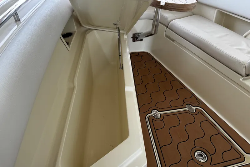  Yacht Photos Pics 2019 Chris-Craft Catalina 26 interior storage and seating area with elegant flooring.