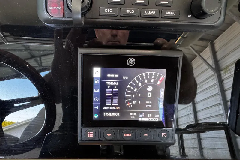  Yacht Photos Pics Dashboard of a 2019 Chris-Craft Catalina 26 boat with digital display and controls.
