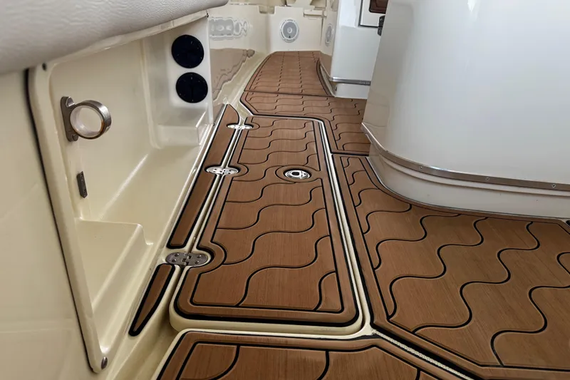  Yacht Photos Pics 2019 Chris-Craft Catalina 26 interior with stylish wooden flooring.