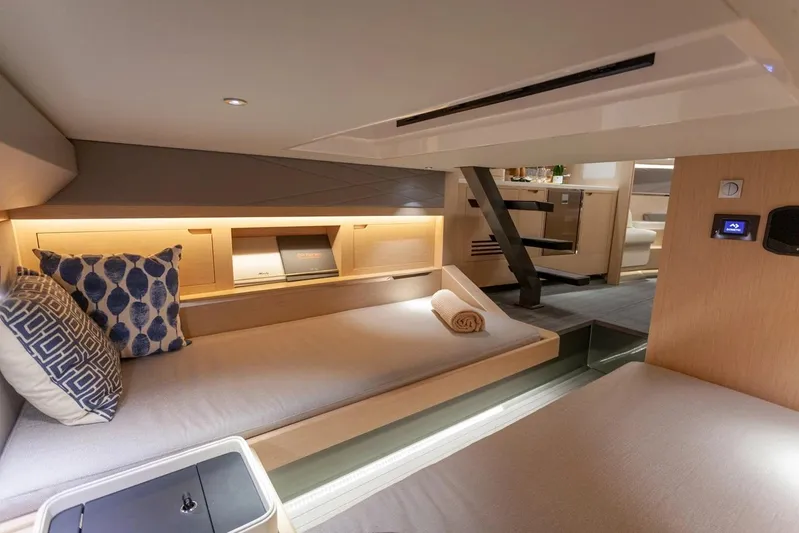  Yacht Photos Pics Windy SR 44 Blackhawk