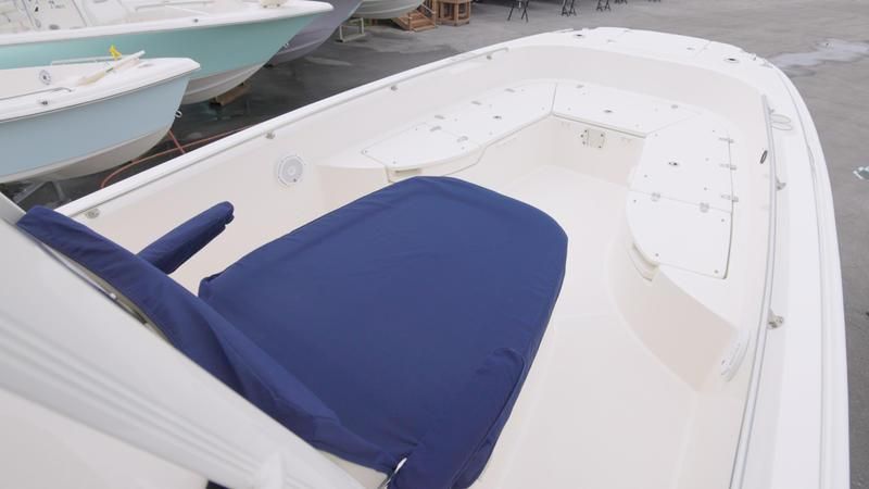 2022 Boston Whaler 270 Dauntless