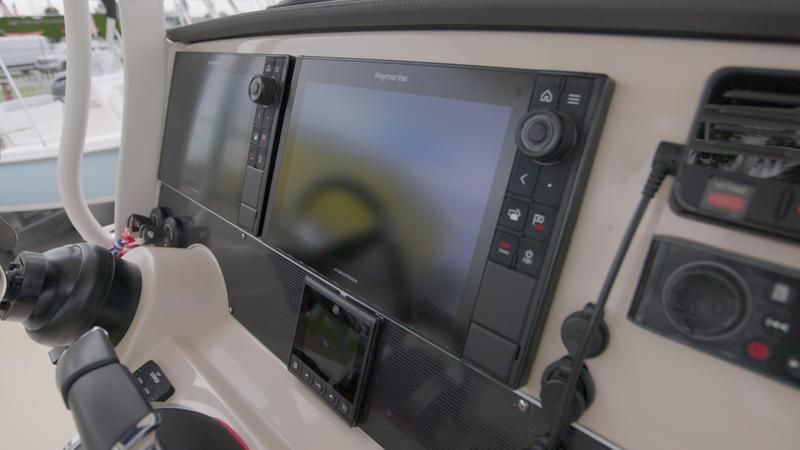 2022 Boston Whaler 270 Dauntless