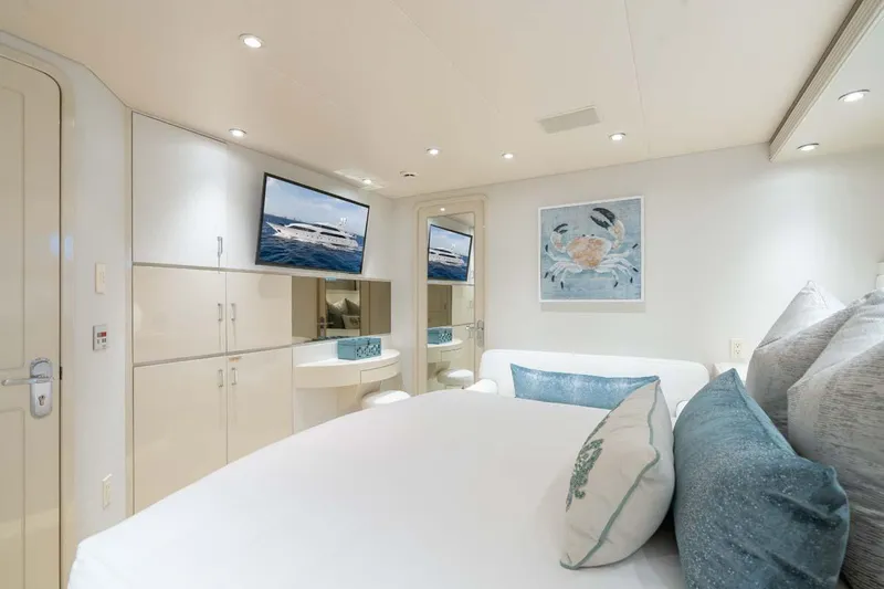 Cupcake Yacht Photos Pics Luxurious 2001 Westship Skylounge yacht bedroom with modern decor and elegant furnishings.