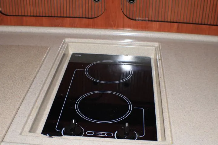 O Sea D Yacht Photos Pics Built-in stovetop on 2007 Sea Ray 340 Sundancer yacht kitchen counter.