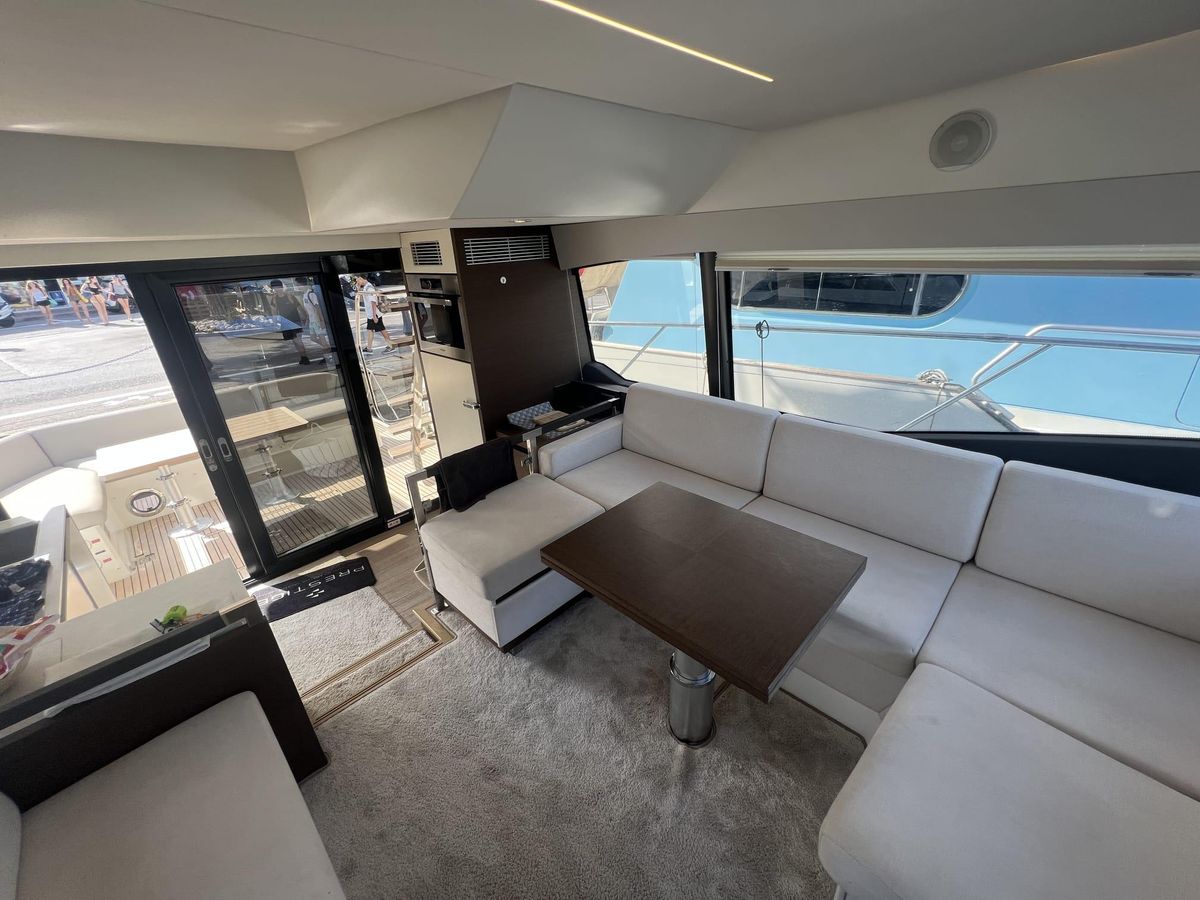 2018 Prestige 44 