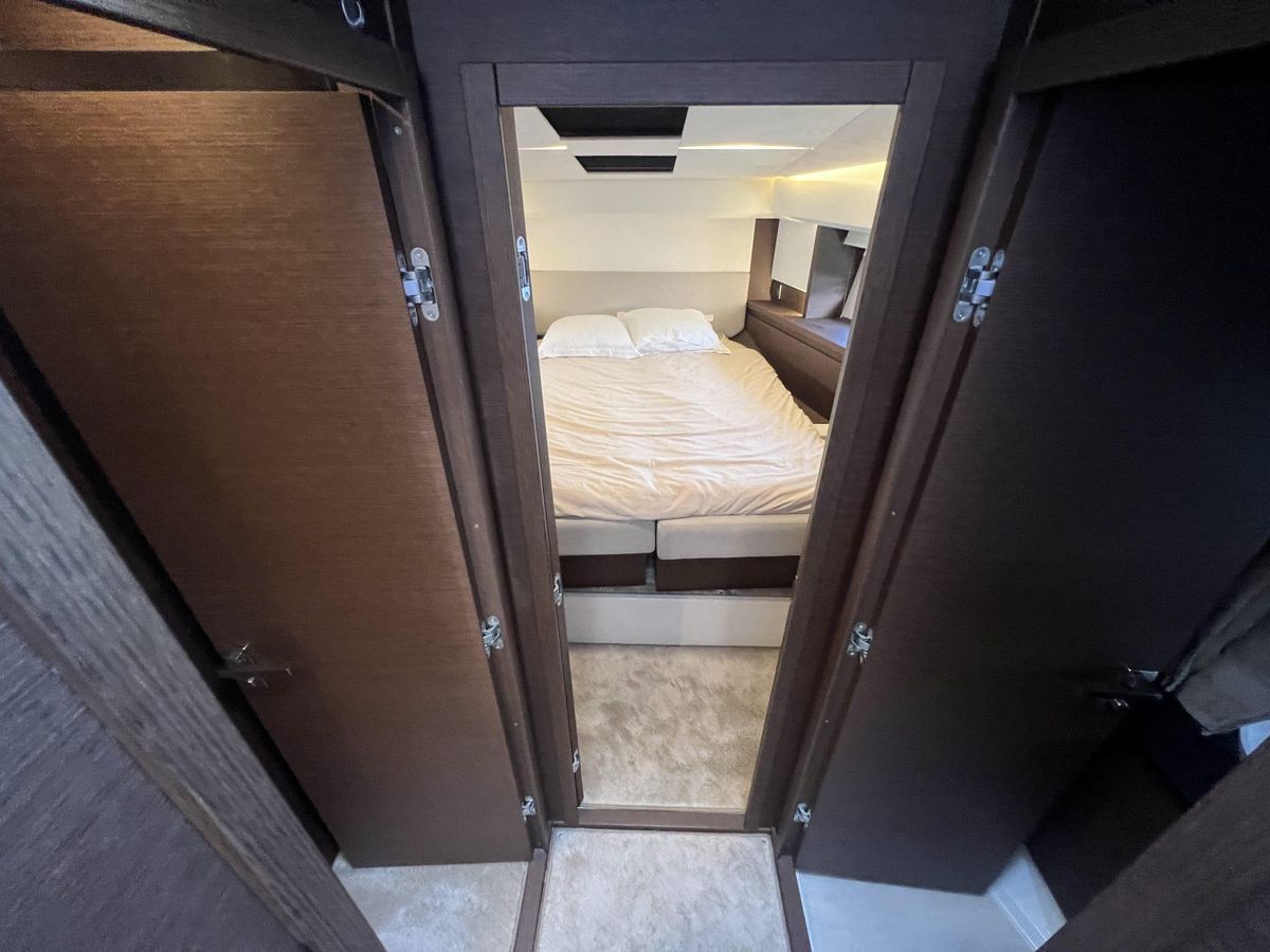 2018 Prestige 44 