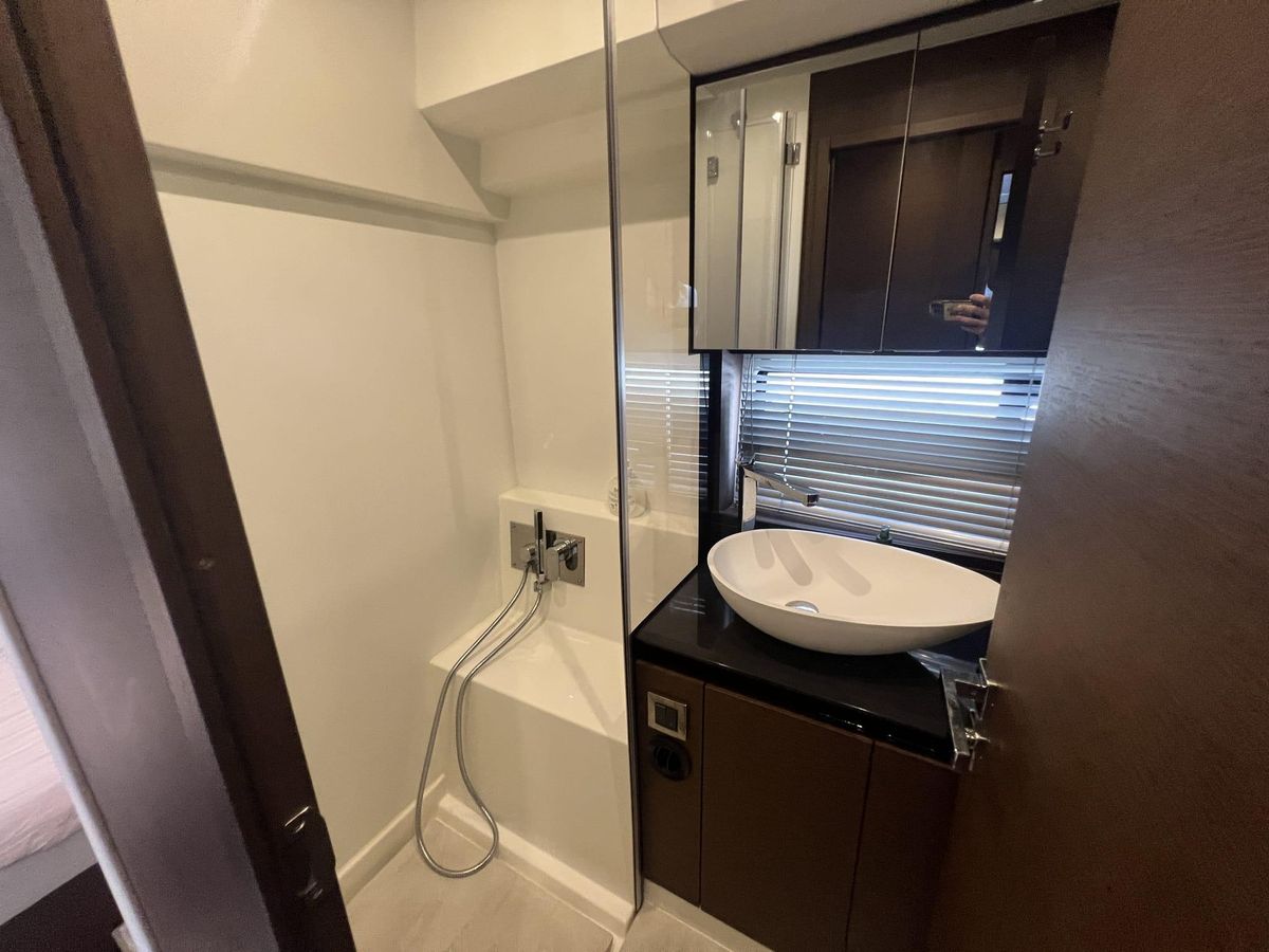 2018 Prestige 44 