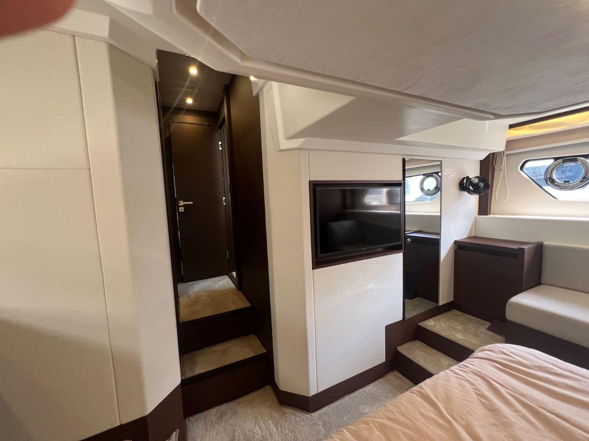 2018 Prestige 44 