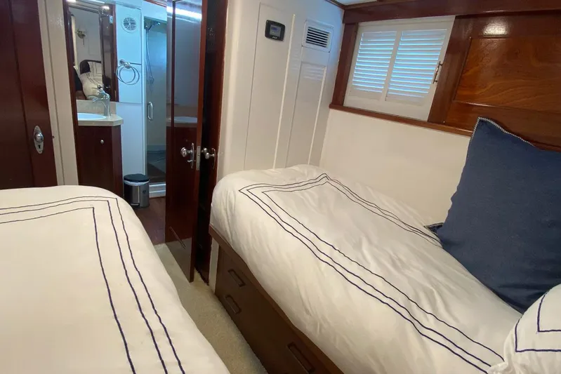 Liberty Love Yacht Photos Pics Cozy cabin interior of 1954 Trumpy 68 Motor Yacht with twin beds and ensuite bathroom.