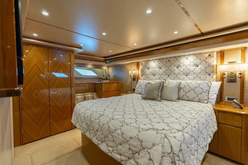 Reel Fire Yacht Photos Pics 2013 Viking 76 Convertible- REEL FIRE- Master Stateroom