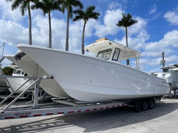 2024 40' World Cat-400 CC-X Fort Lauderdale, FL, US