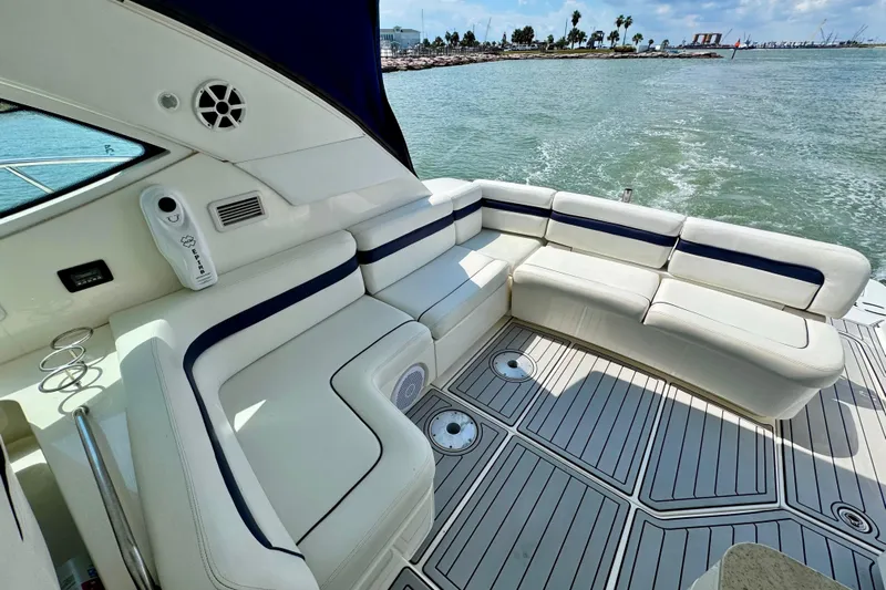 La Vie En Rose Yacht Photos Pics Luxurious seating area on a 2009 Sea Ray 470 Sundancer yacht, overlooking the ocean.