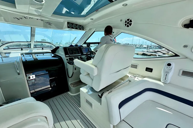 La Vie En Rose Yacht Photos Pics Interior of 2009 Sea Ray 470 Sundancer yacht with modern helm and seating.