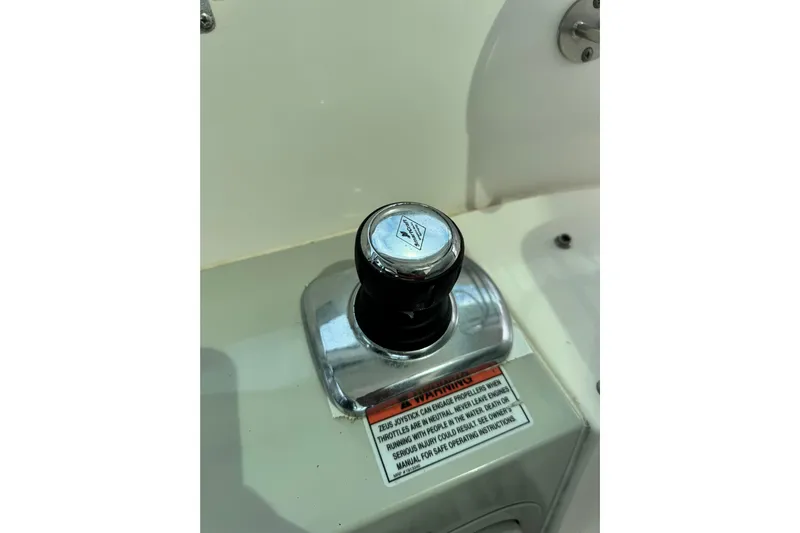 La Vie En Rose Yacht Photos Pics Control knob on 2009 Sea Ray 470 Sundancer yacht dashboard.