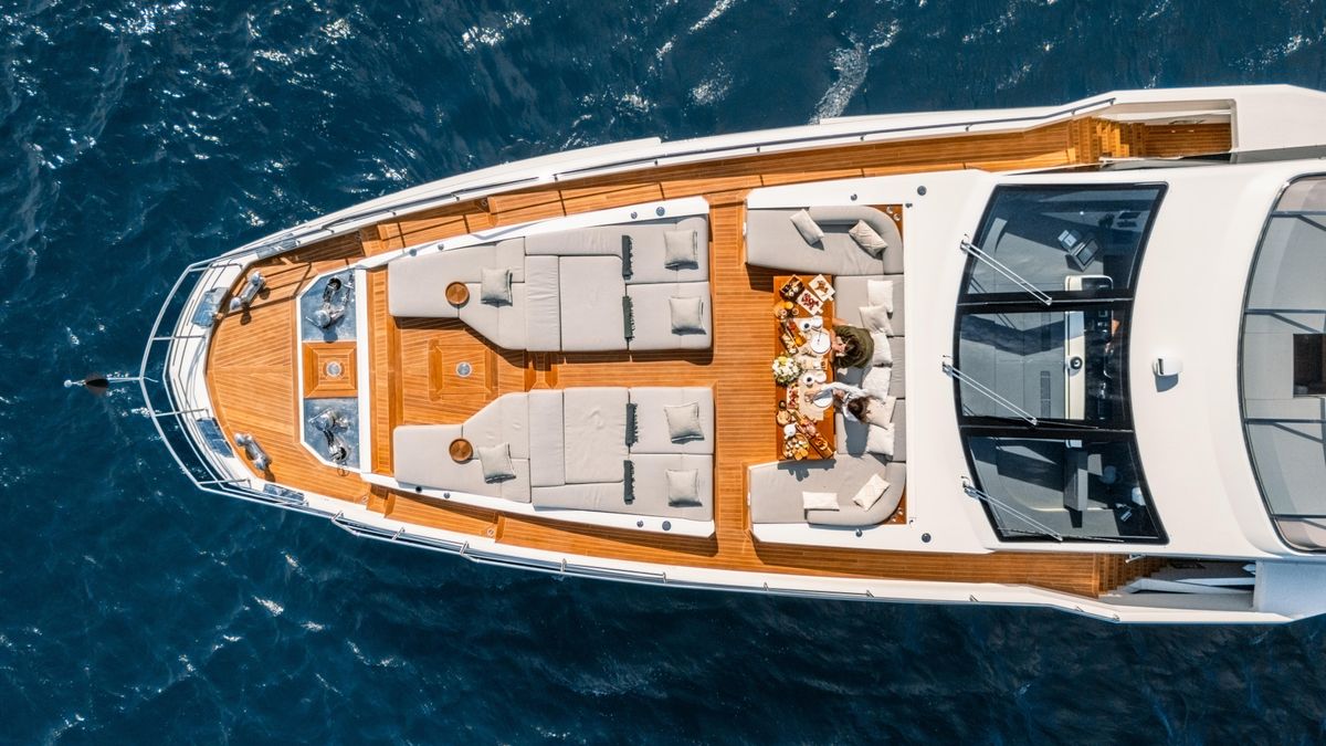 2020 Azimut 104 