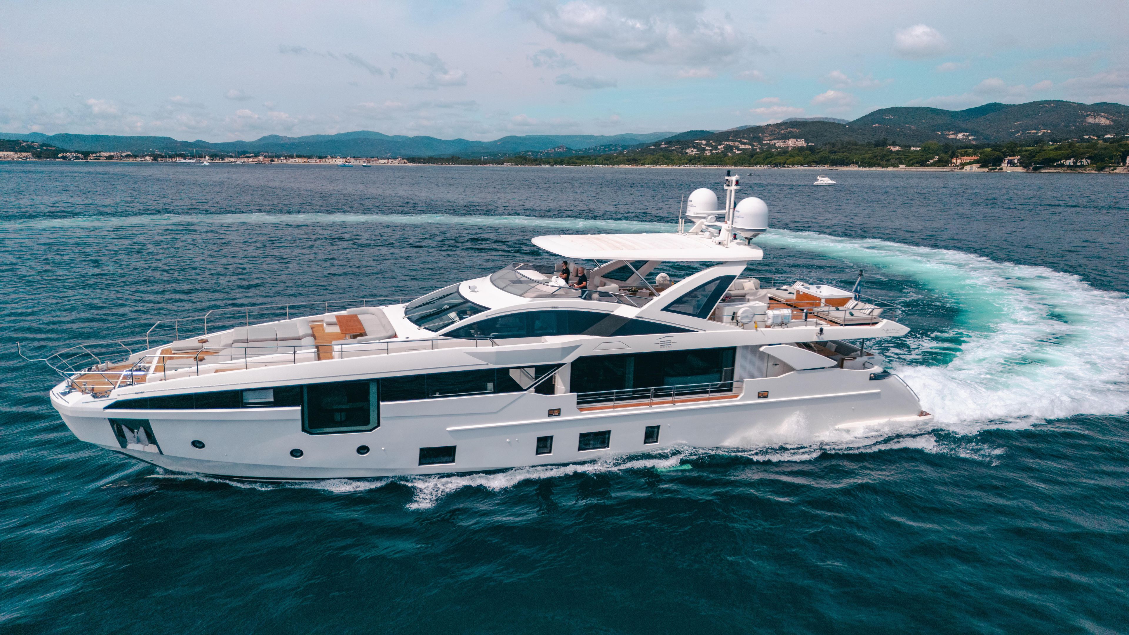 2020 Azimut 104 