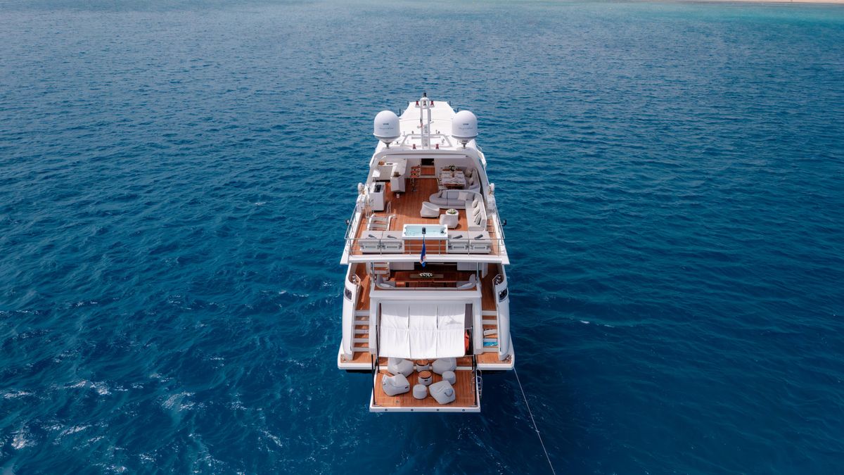 2020 Azimut 104 