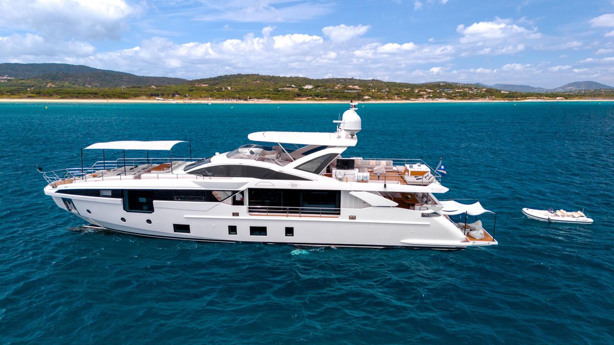2020 Azimut 104 