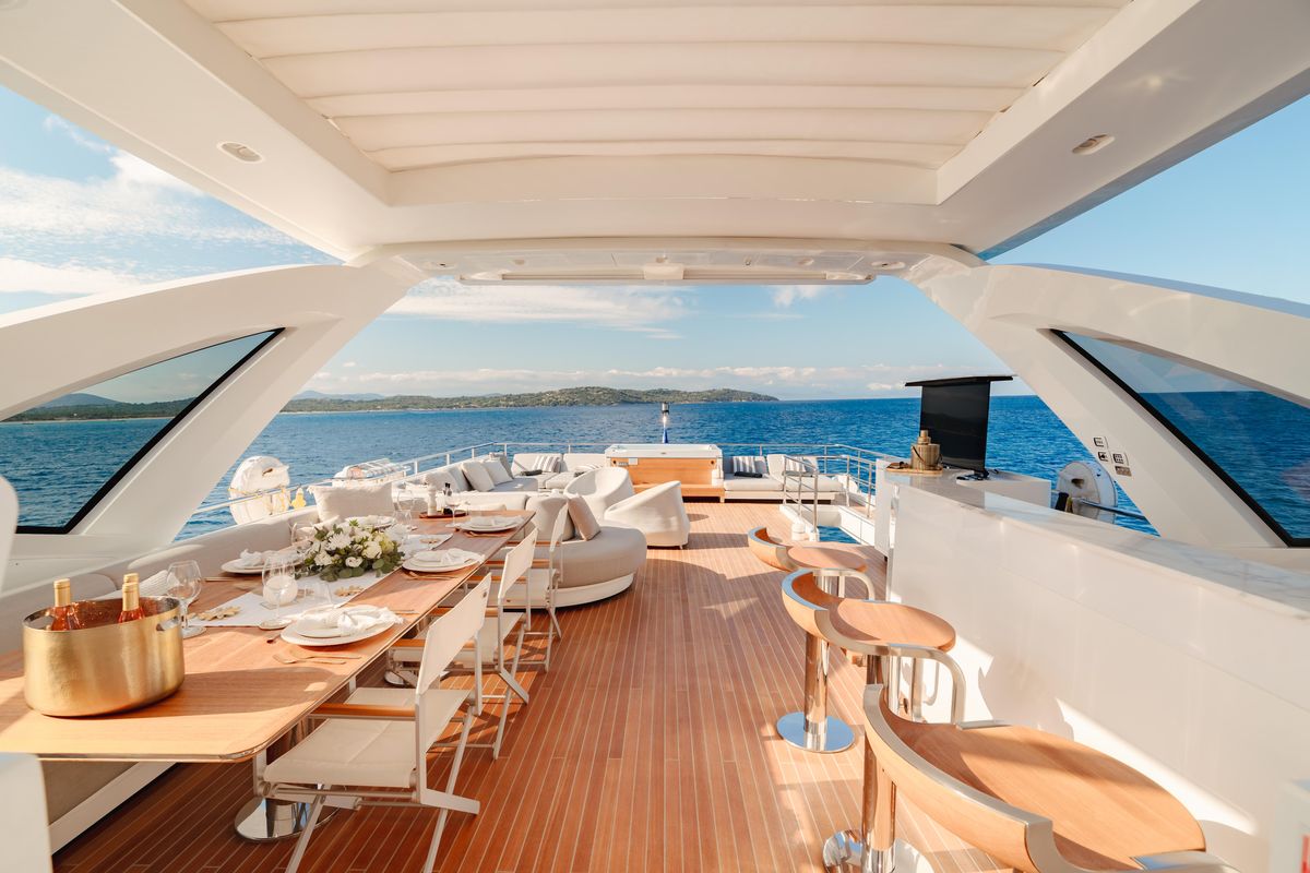 2020 Azimut 104 