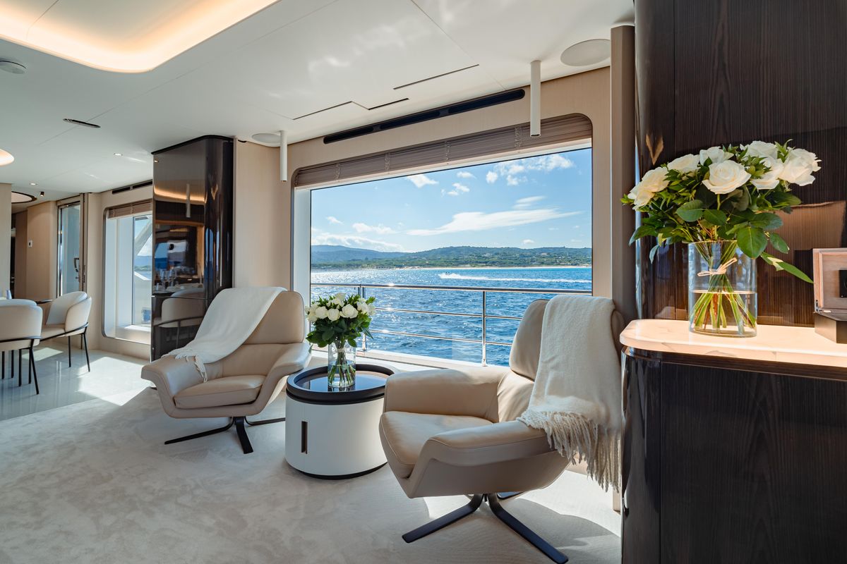 2020 Azimut 104 