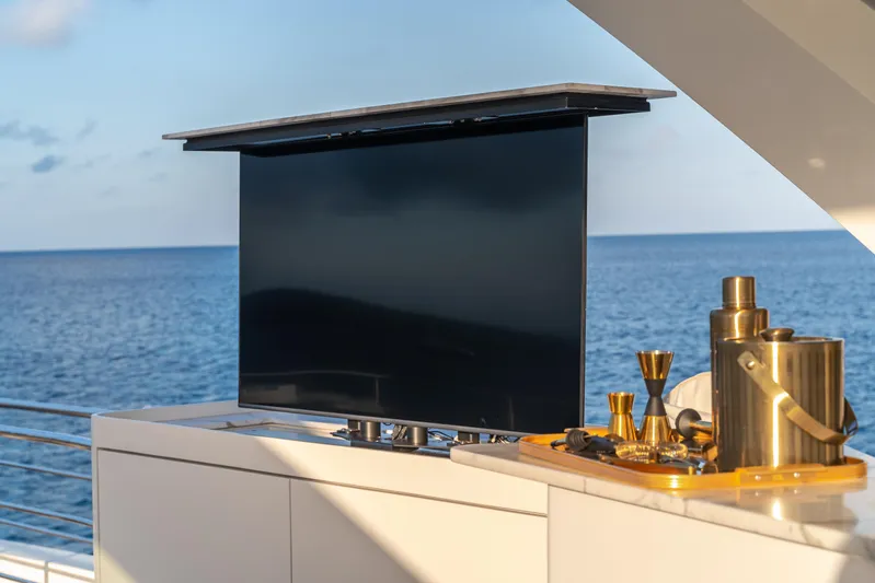  Yacht Photos Pics Outdoor entertainment area on 2020 Azimut Grande 32 Metri yacht with ocean view.