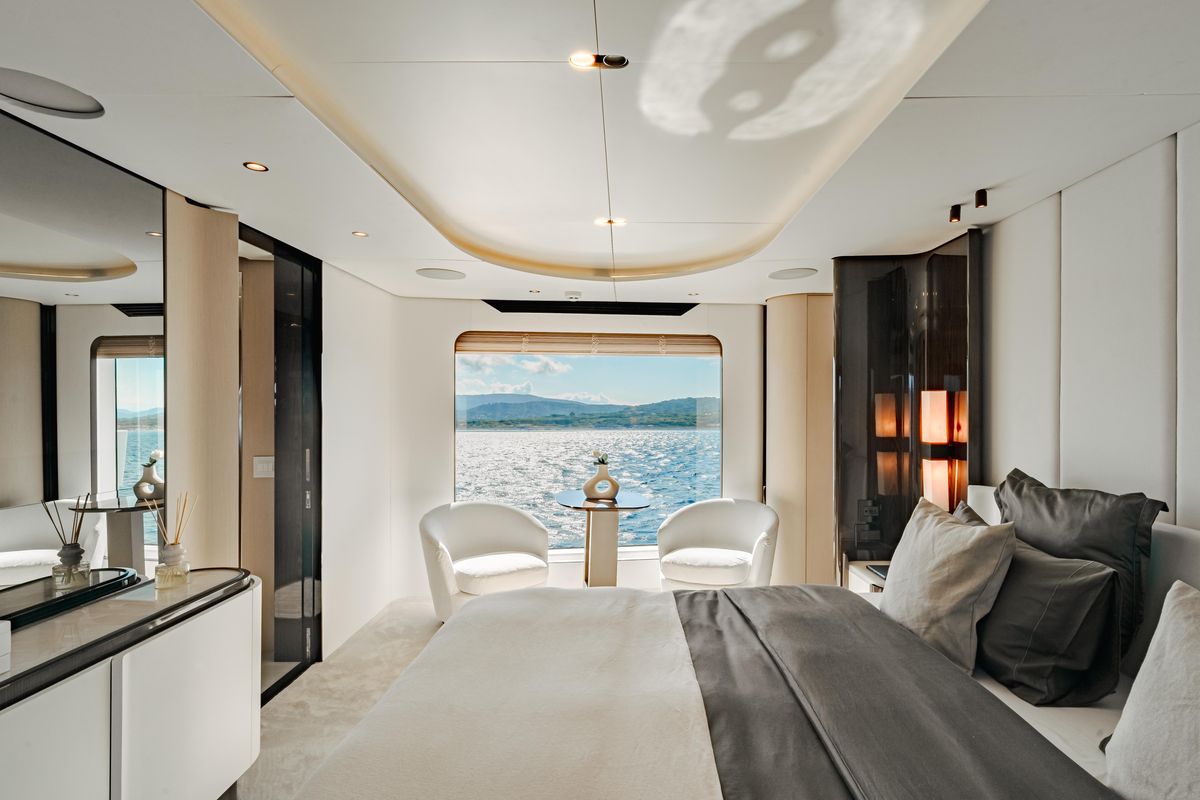 2020 Azimut 104 