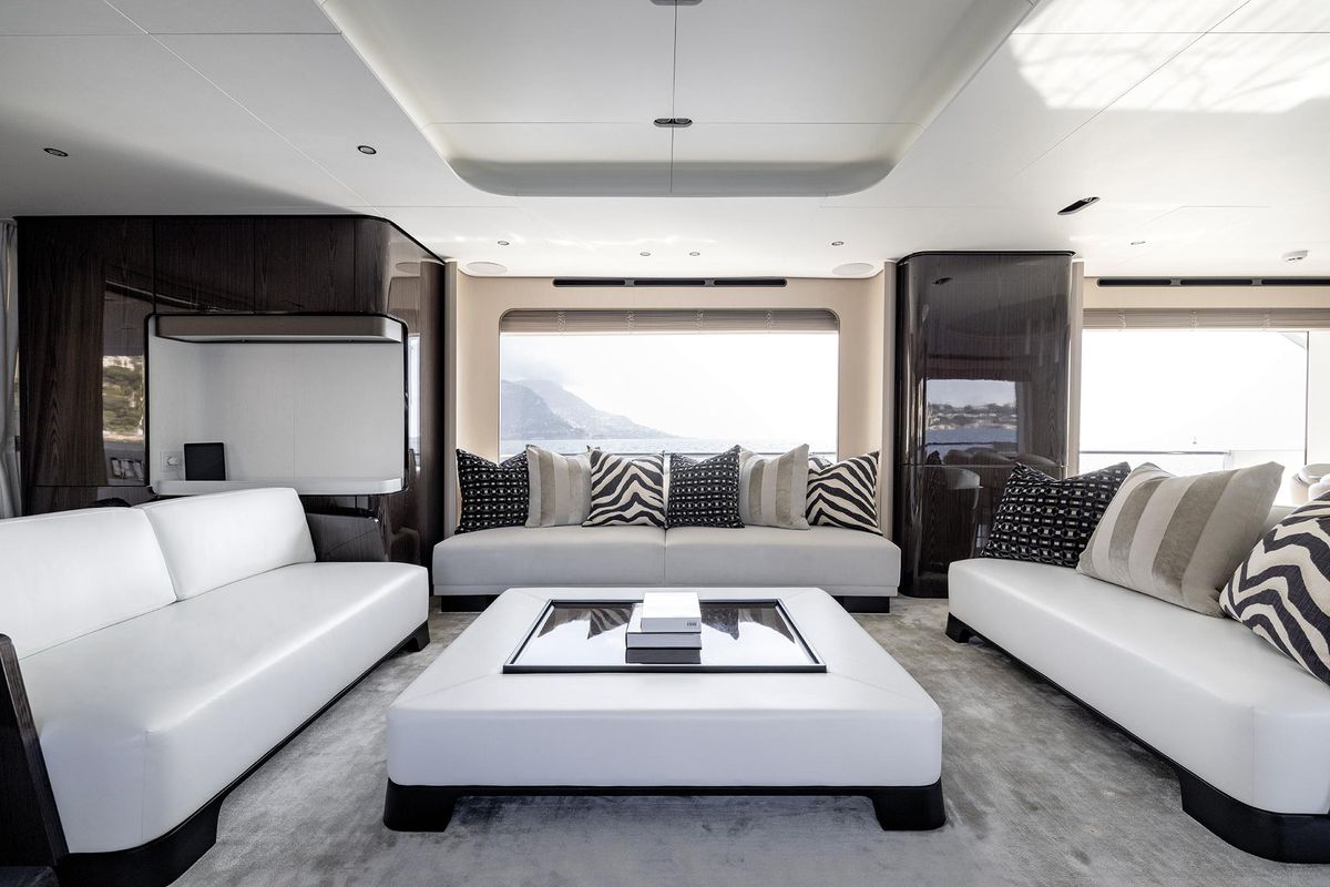 2020 Azimut 104 
