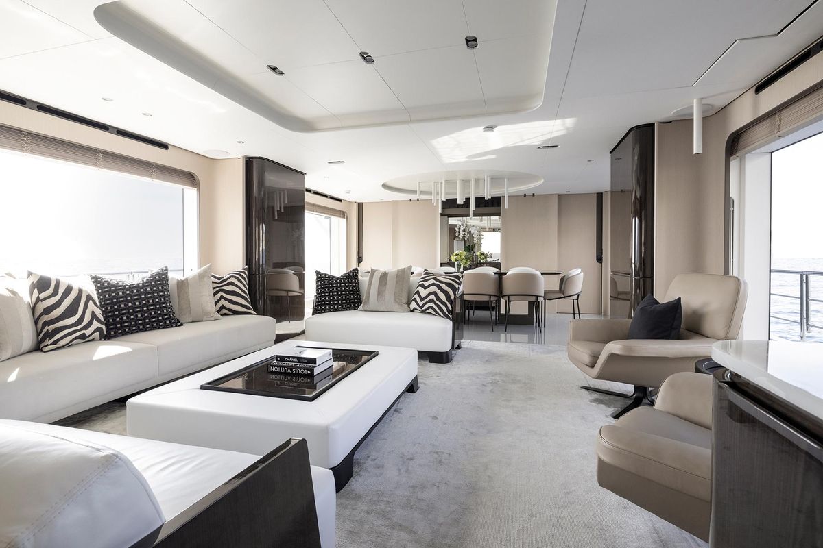 2020 Azimut 104 