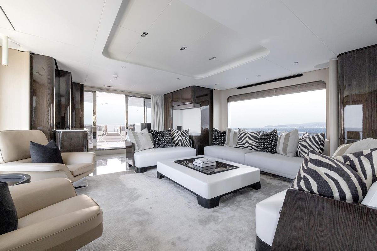 2020 Azimut 104 