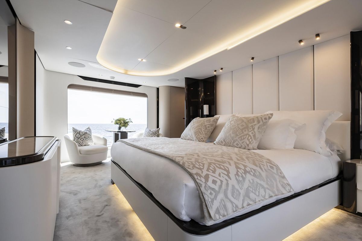 2020 Azimut 104 