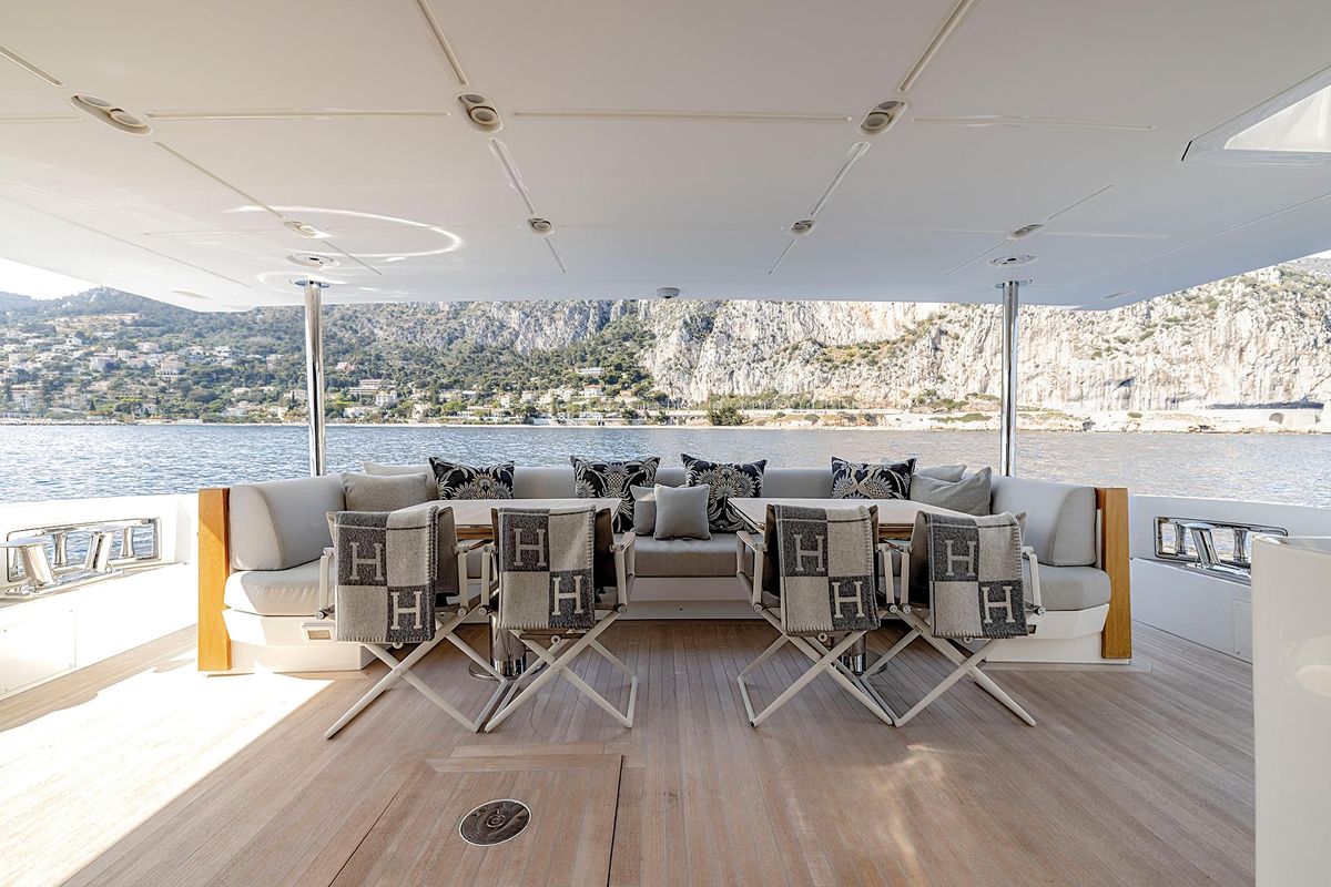 2020 Azimut 104 