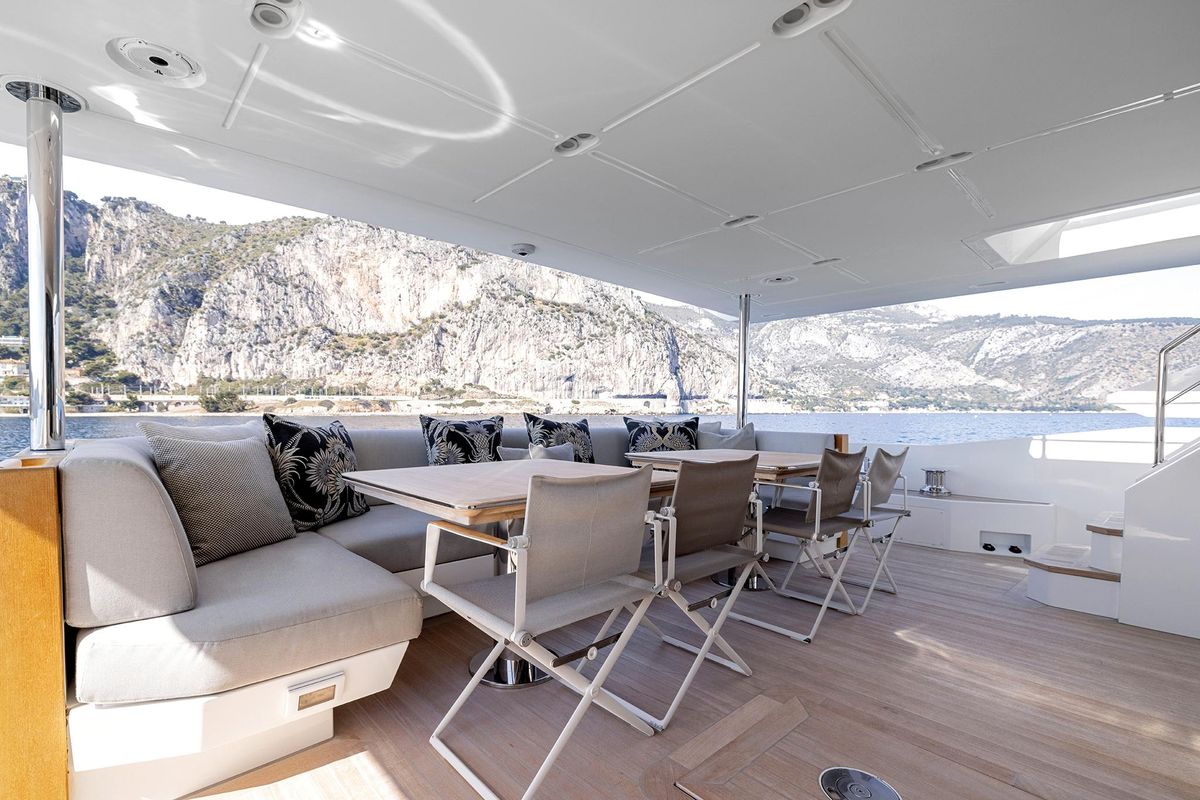 2020 Azimut 104 