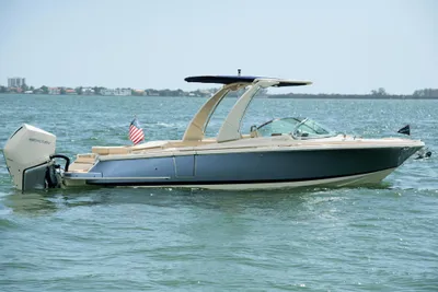 Chris-Craft Launch 25 GT