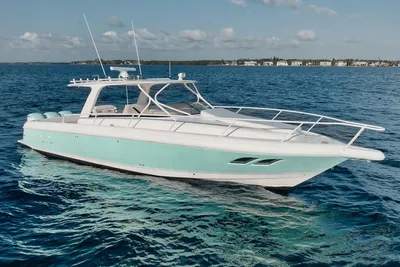 Intrepid 390 Sport Yacht