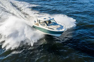 Boston Whaler 325 Conquest