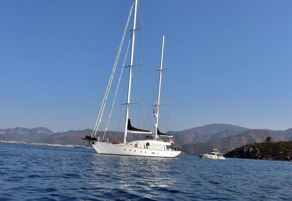 35 meter sailing yacht