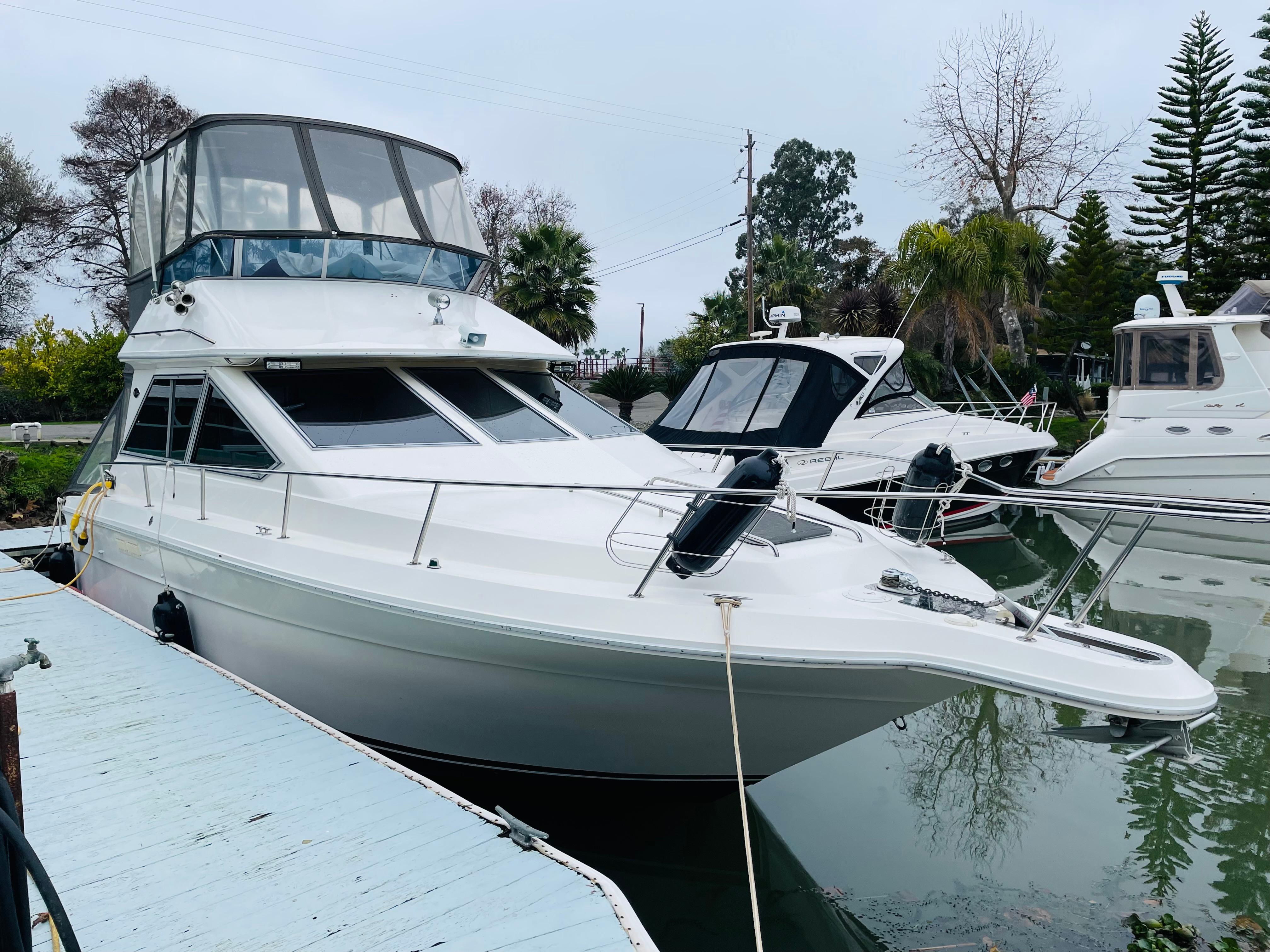 1989 Sea Ray 300 Sedan Bridge