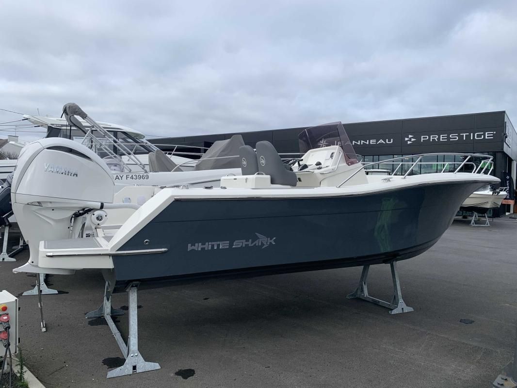 2023 White Shark 240 CC
