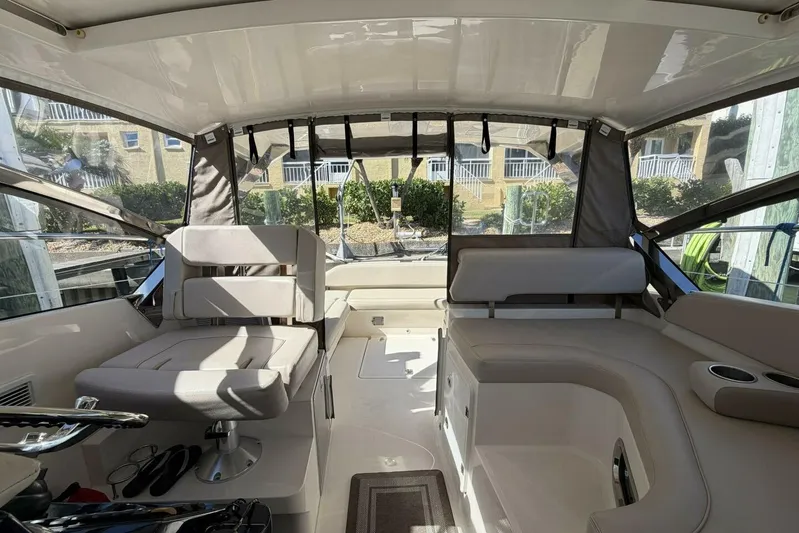 Jolly Dawg Yacht Photos Pics 2014 Pursuit F350 - Helm