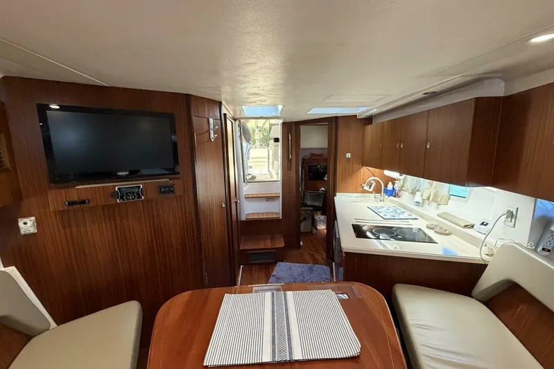 Jolly Dawg Yacht Photos Pics 2014 Pursuit F350 - Stateroom