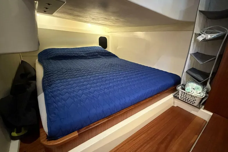 Jolly Dawg Yacht Photos Pics 2014 Pursuit F350 - Stateroom