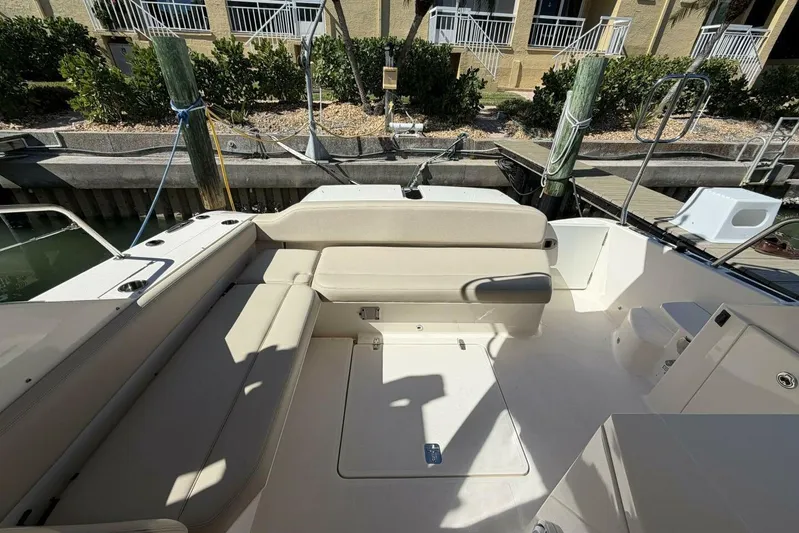 Jolly Dawg Yacht Photos Pics 2014 Pursuit F350 - Stern