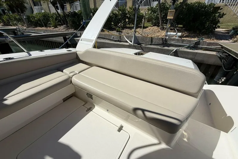 Jolly Dawg Yacht Photos Pics 2014 Pursuit F350 - Stern