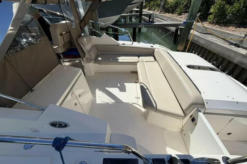 Jolly Dawg Yacht Photos Pics 2014 Pursuit F350 - Stern