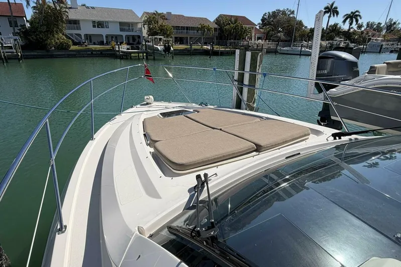 Jolly Dawg Yacht Photos Pics 2014 Pursuit F350 - Foredeck